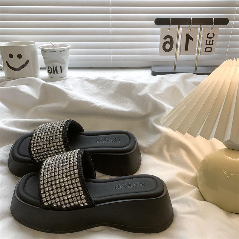 Thick-soled heightening word with slippers women's summer wear rhinestone muffin shoes 2025 slope heel fashion sandals women's shoes