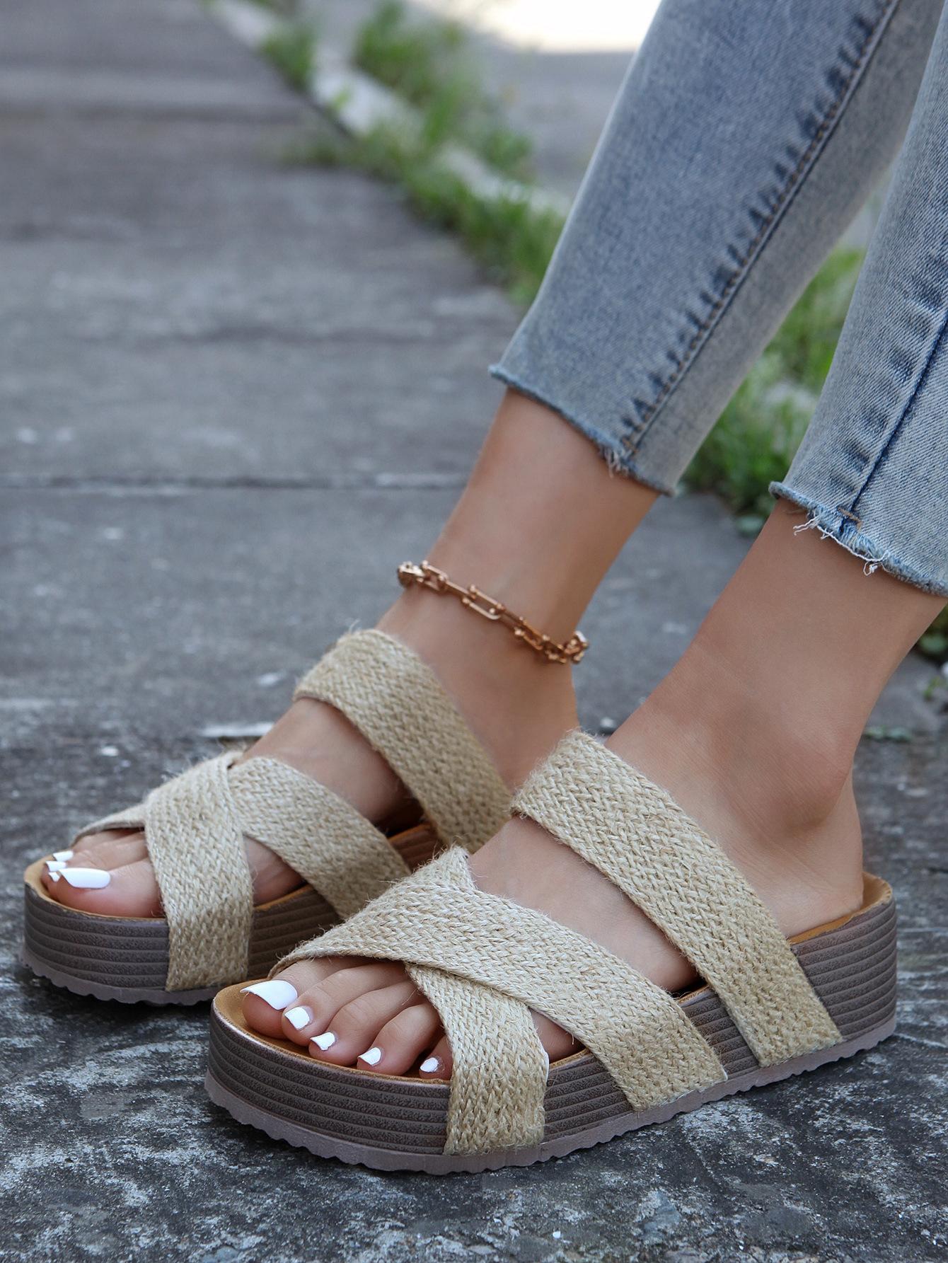 

Large size casual sandals women 2025 European and American new flat bottom thick sole one word cross sandals foreign trade 43