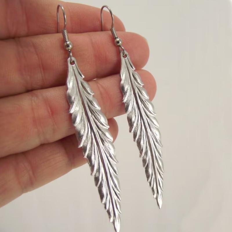 Vintage Design Srebrny Kolor Metalowe Rzeźbione Pióro Długie Wiszące Kolczyki dla Kobiet Biżuteria