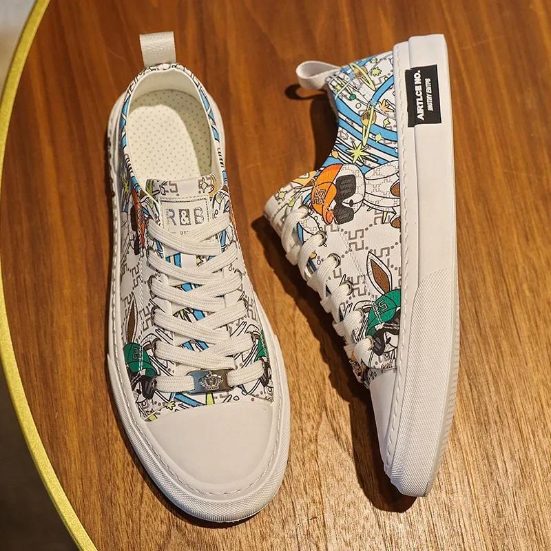 Brand New Men Leather Casual Shoes Tide Cartoon Print White Flat Skate Shoes Cool Lace-up Leather Sneaker