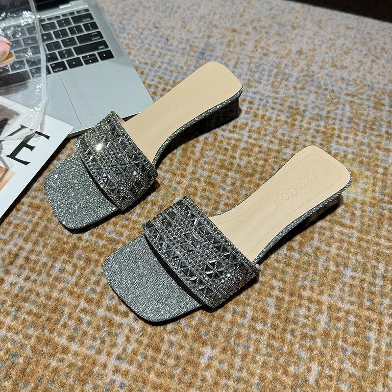 Fashion Women Shoes 2025 New Summer Fashion Non Slip Rhinestone Slippers Outdoor Height Increase Dress Style Women Medium Heel Sandals