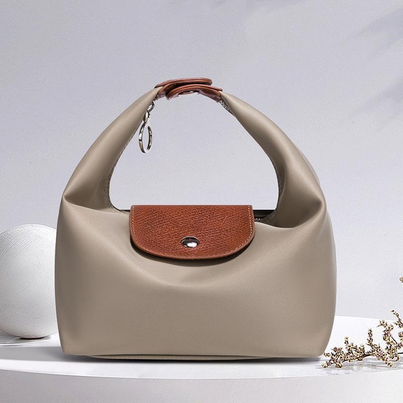 Niche Design High-End Handbag Women'S Fashion Commuter Underarm Bag Shoulder Bag Simple And Versatile Water