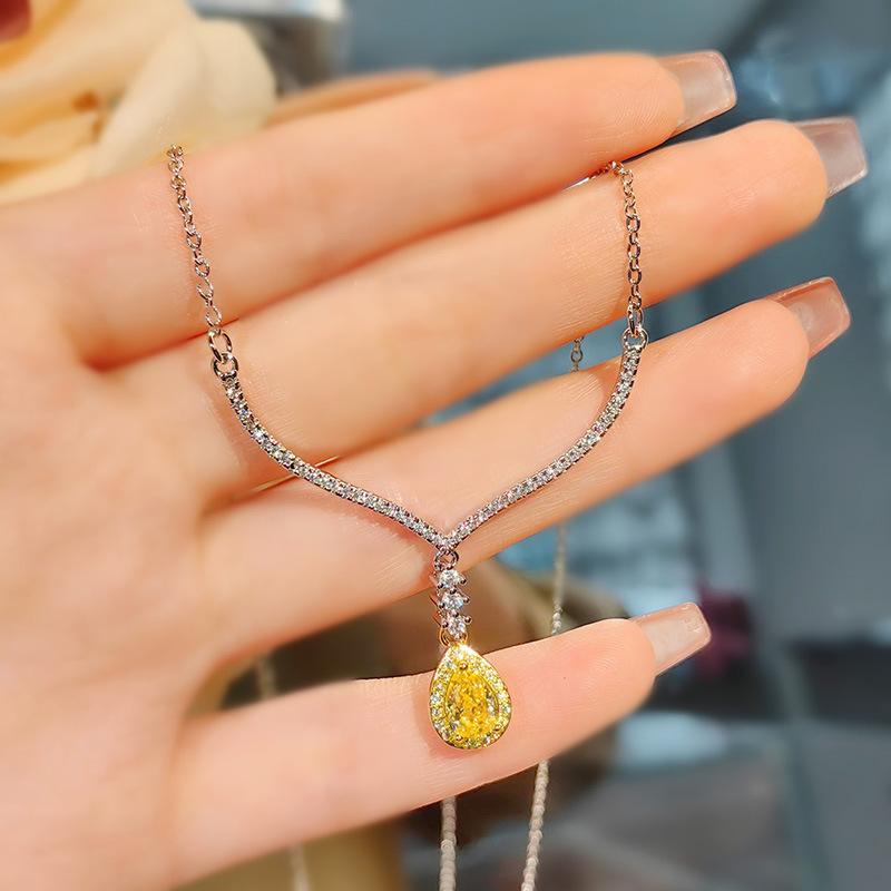 French Light Luxury Design Sense Imported High Carbon Diamond Aquamarine Necklace Inlaid With Blue Ice Flower Cut Pendant Female