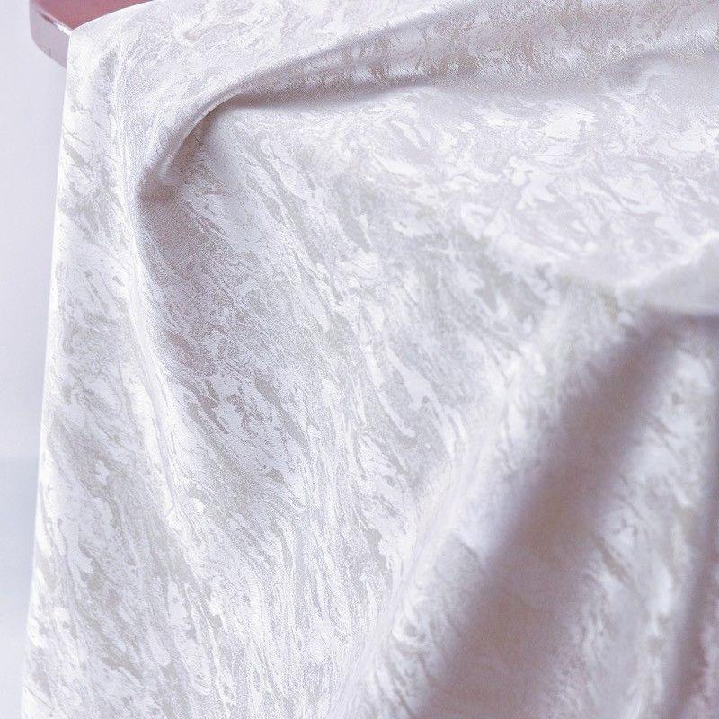 

The dazzling starry sky fine glittering jacquard fabric can be used for wedding dresses formal gownsand designer clothing fabric 1.5M&1M срібний