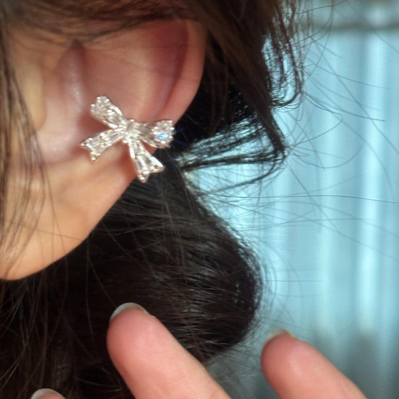 Zircon Bow Non-Piercing Ear Clip for Women - Elegant and Lightweight Cartilage Earring
