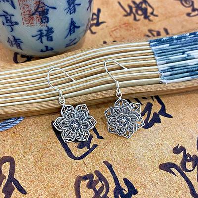 Gancho de Orelha Flor de Filigrana Oca Novo Estilo Chinês Retrô Estilo Nacional Brincos Estilo Nacional Decoração de Orelha de Luxo Leve