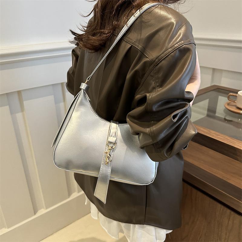 Niche Design Podpažní taška pro ženy v létě Nová retro crossbody taška pocit pro ženy Jednoramenní podpažní taška ve tvaru půlměsíce