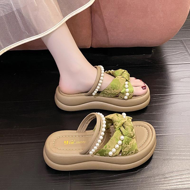 thick-soled pearl slippers for women to wear in the summer of 2025, new one-character cross-strap flat-bottomed cool slippers for women