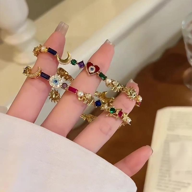 Vintage Starry Moon Sparkling Diamond Bracelet with a Middle Ancient Style, Vintage, Exquisite and Versatile, Unique Design Sense, Bracelet