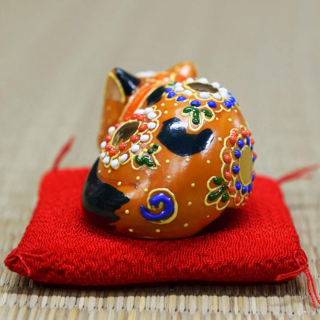 Kutani Ware Sleeping Cat Saki N-016F