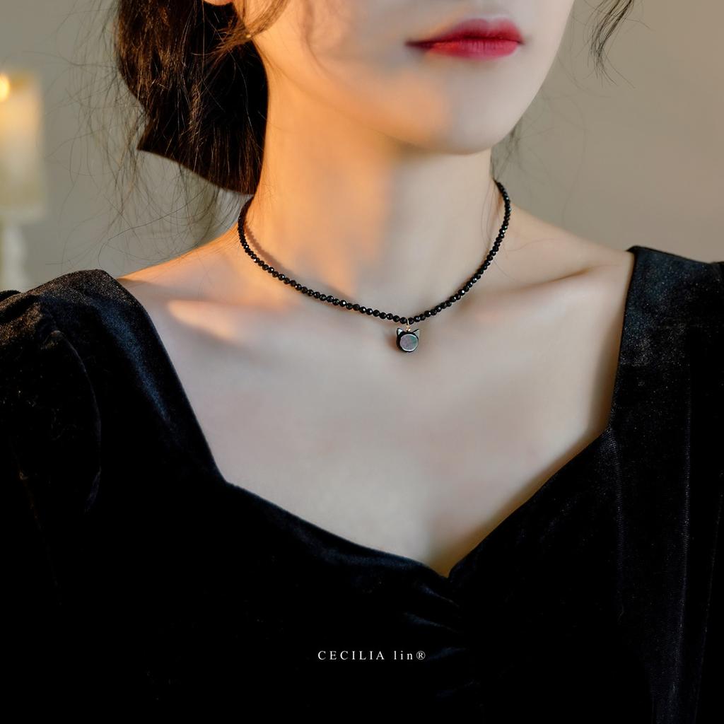 Empfohlener Schmuck Super süße Katze14 Karat vergoldet ultra-glänzender schwarzer Spinell2mm Halskette Choker Schlüsselbein Kette, leichter Luxus