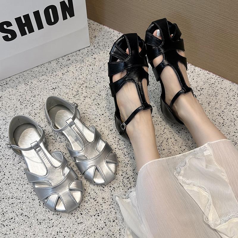 Retro woven bag head sandals women's summer 2025 new hollow round head pig cage shoes flat shoes