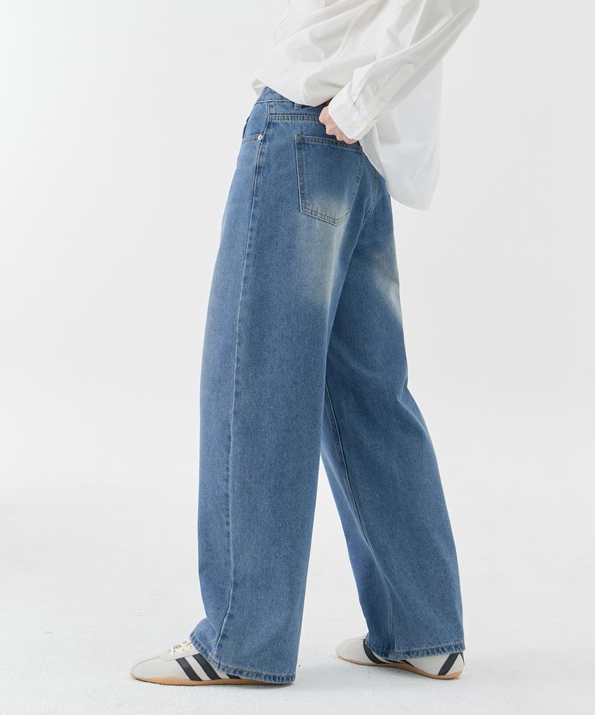Akeusi Baggy Curved Wide Denim Pants Unisex (Light Wash)