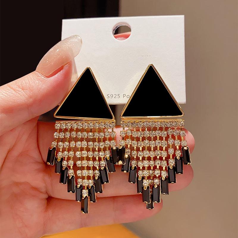 Exquisite Geometric Flower Diamond Stud Earrings - Light Luxury Fashion Style