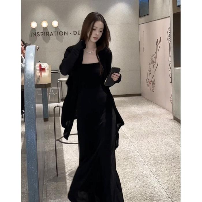 Wear In Early Autumn with the New Fashion Suit of the New Year, Ice Silk Thin Coat Suspender Dress, with a Whole Set of Women
