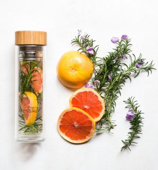 Made by Fressko Lift Infuser Glass Flask, Filter-in Bottle with Tea Strainer, Heat-Resistant Glass, 500ml 16oz