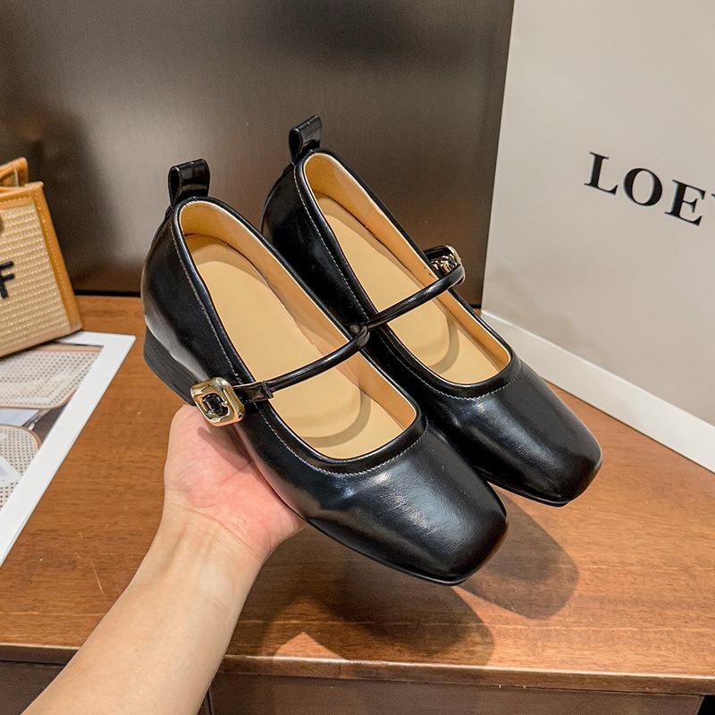 Retro single shoes square head thick heel small leather shoes one-word buckle casual Mary Jane women's shoes fashion light mouth single shoes