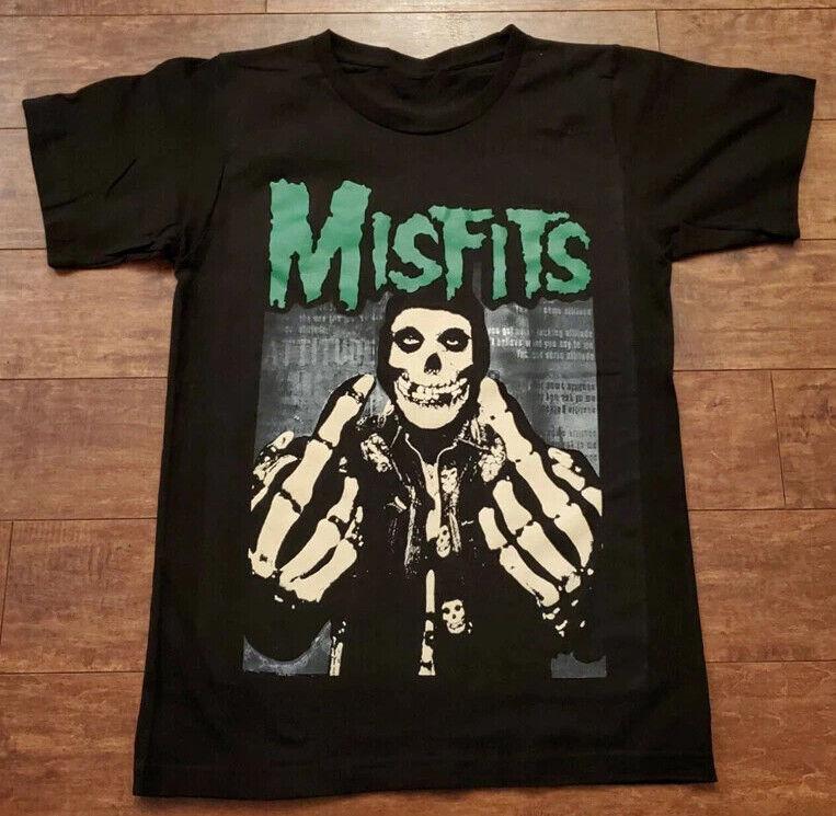 

Черная футболка унисекс Misfits со средним пальцем