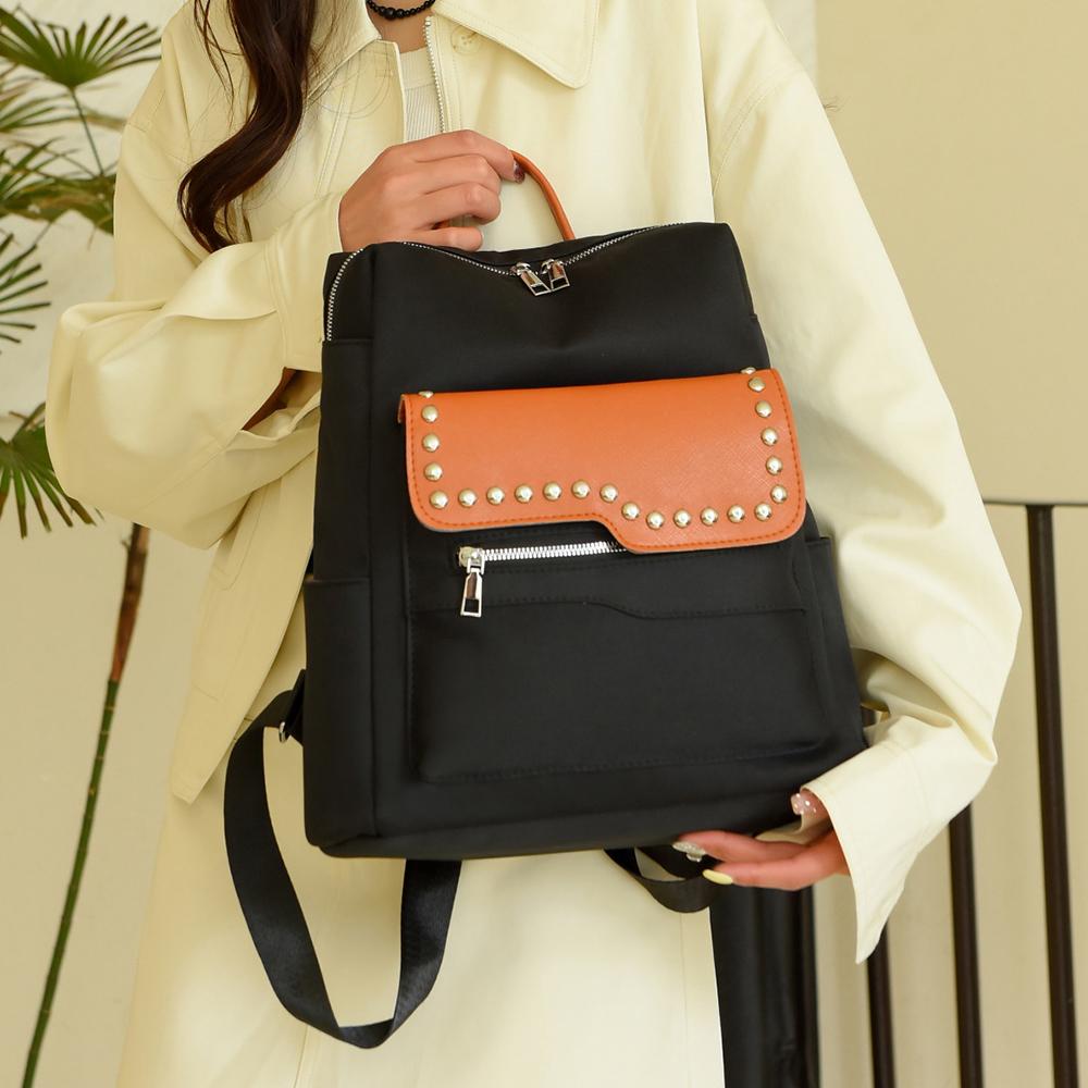 Женский рюкзак с заклепками — фото 3