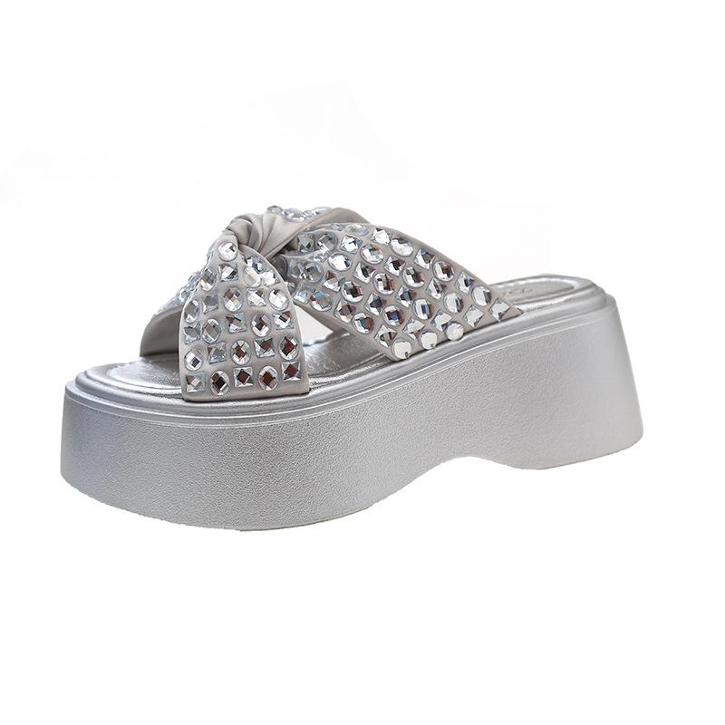 Platform Slippers Women Wear New Fashionable Versatile Cross with Beach Vacation Feng Shui Diamond Word Cool