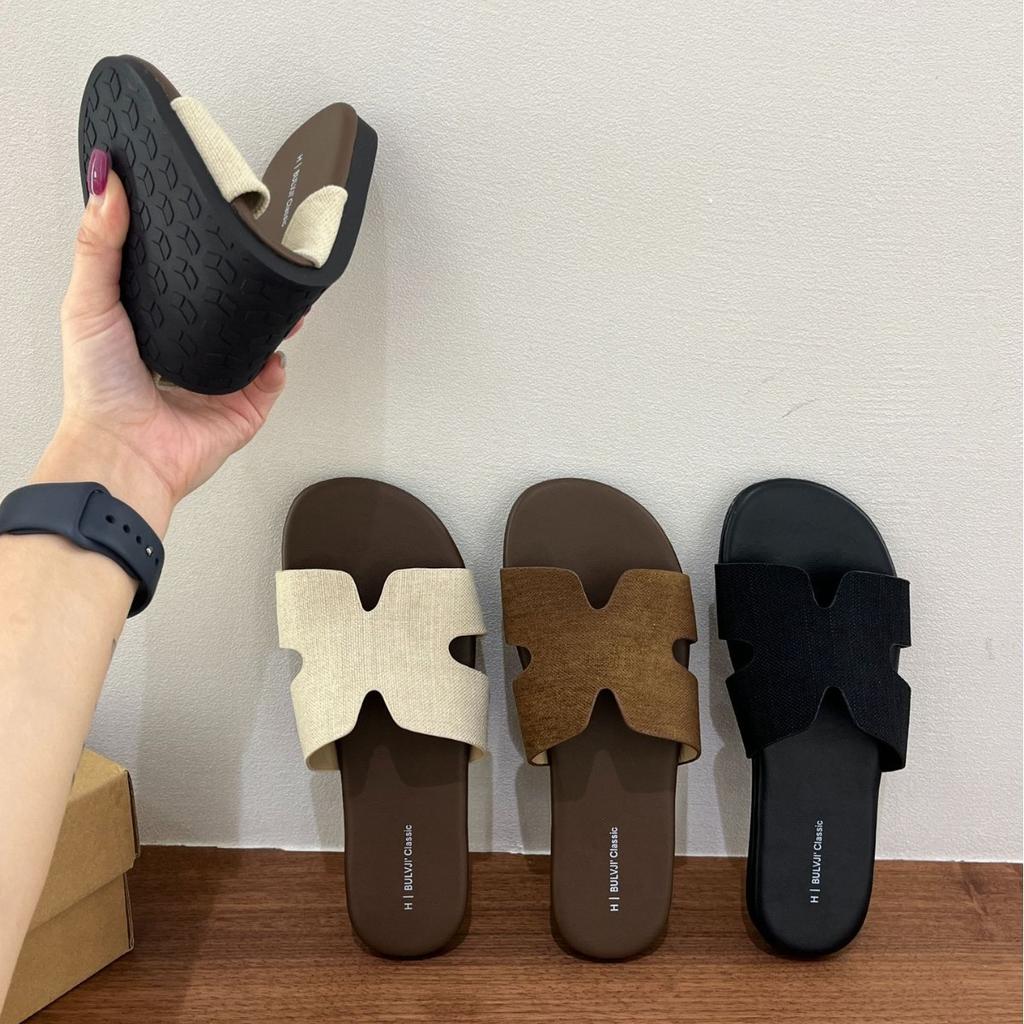 Ein-Wort-Slipper für Damenmode und vielseitige flachbödige Strandschuhe 2025 Sommer neu einfache coole Slipper für die Küste