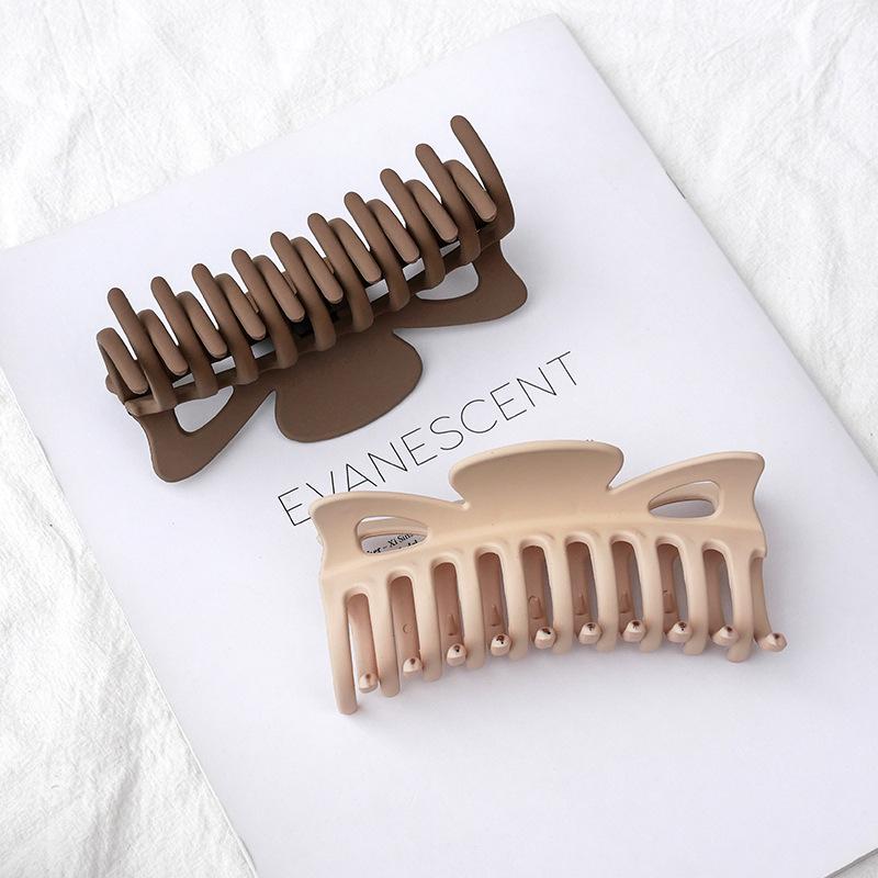 Creative Large Matte Hair Claw Clip for Bun and Hairstyle Versatility
