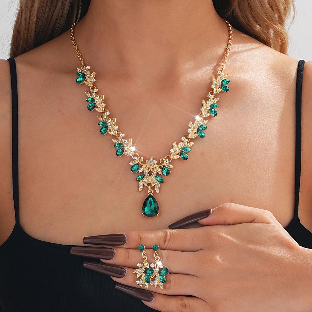 European and American Fashion Light Luxury Necklace Earrings Two-piece Set Bridal Wedding Accessories Dress Set Female 2026