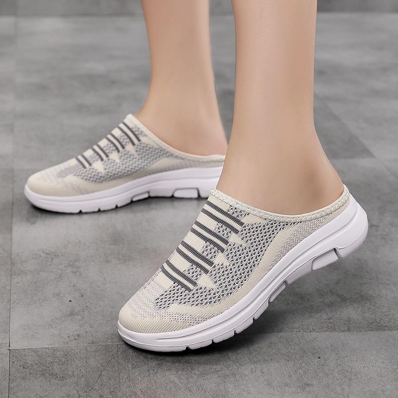 The new half-flip flip-flops are worn with fly-woven mesh casual shoes over the feet, breathable lazy shoes