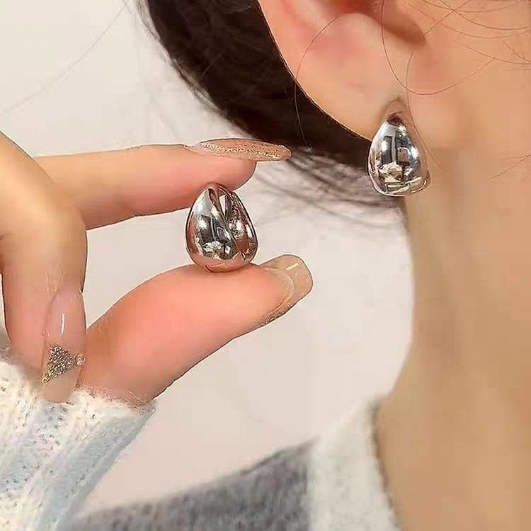 Minimalist High-End Design Sense Retro Earrings - Versatile Personalized Ear Studs серебряный