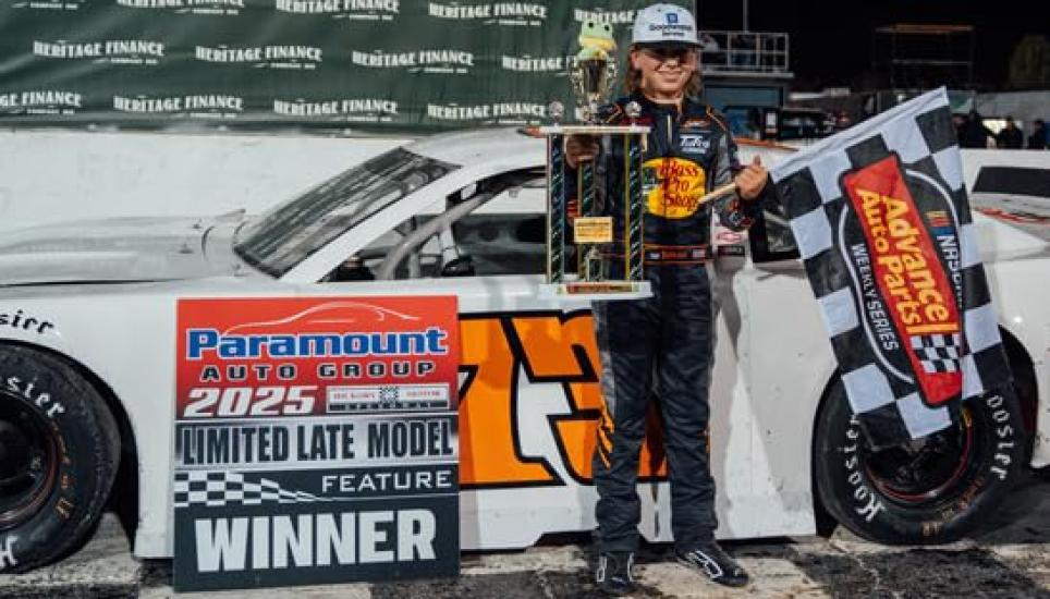 

Kyosho Lionel Racing ПОЗДНЯЯ МОДЕЛЬ JR MOTORSPORTS 2025 Chevrolet Уайатт Миллер Поздняя модель Хикори Победитель Готовая модель LR329491 1/64 (Возраст 13) #73