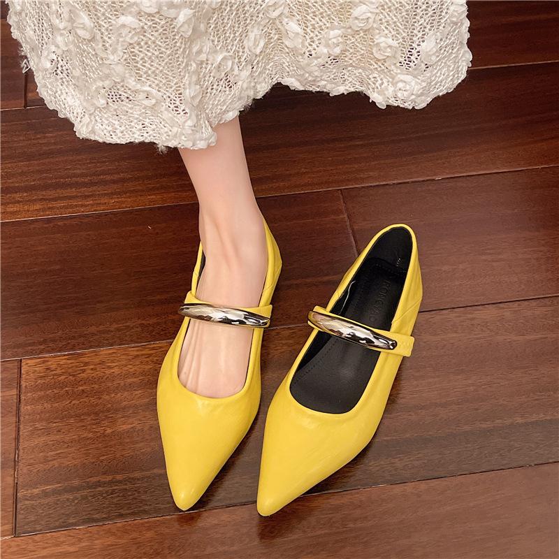 Design sense niche Mary Jane 2025 French gentle fairy wind metal buckle pointed head shallow mouth soft leather commuter shoes