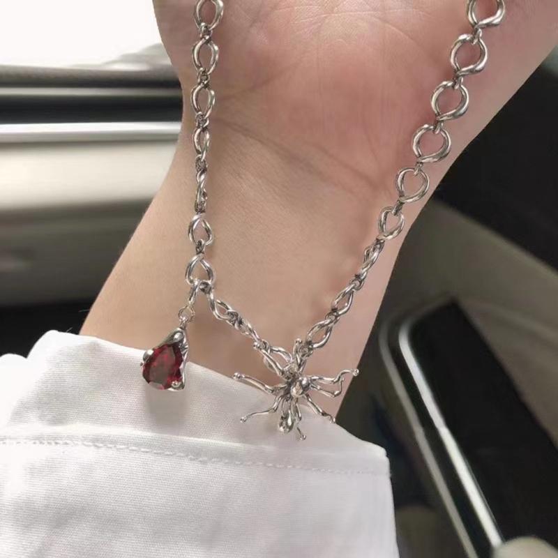 Spider Pendant Long Necklace Vintage Gothic Spider Blood Drop Clavicle Chain for Women Halloween Jewelry Gift Ornament