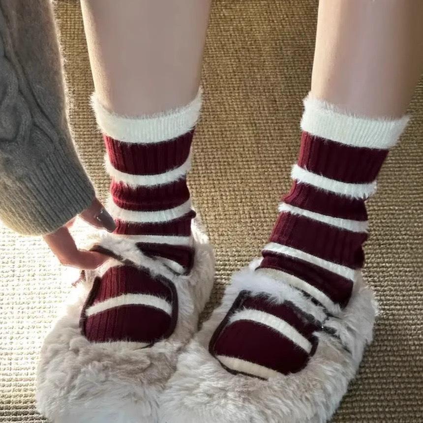 Retro Contrasting Striped Medium Tube Socks Children'S Autumn And Winter Warm Plush Boneless Stacking Socks Soft Waxy Letter Embroidered Cotton Socks