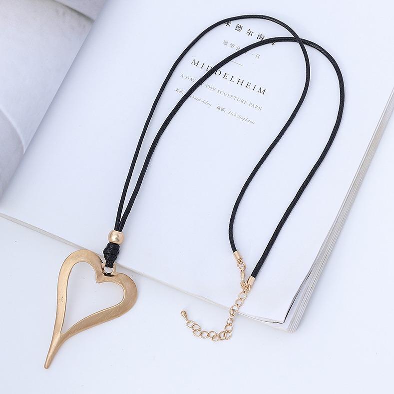 Necklace Retro Love Fashion Simple Versatile Sweater Chain Women'S Long Necklace