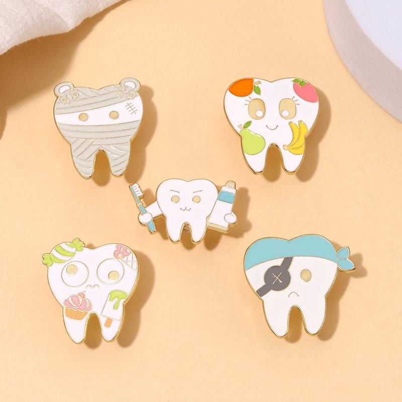 Versatile Cartoon Love Teeth Fun Badge: Quirky, Creative, and Exquisite Small Accessories for Clothing and Bags.