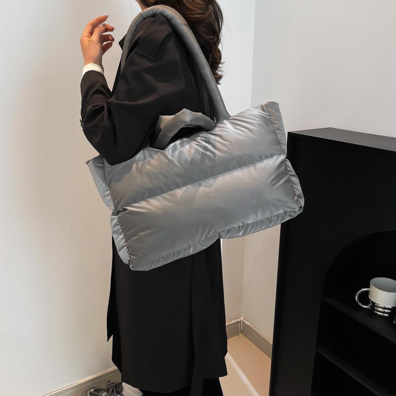 2025 new cotton-filled soft waxy tote bag for college students in class shoulder bag niche space cotton bag