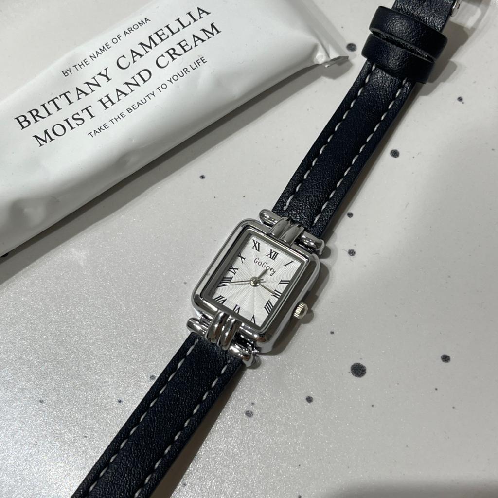 Fashion Small Square Watch Simple Roman Scale Retro Exquisite Small And Versatile Sugar Cube Medieval Watch Women