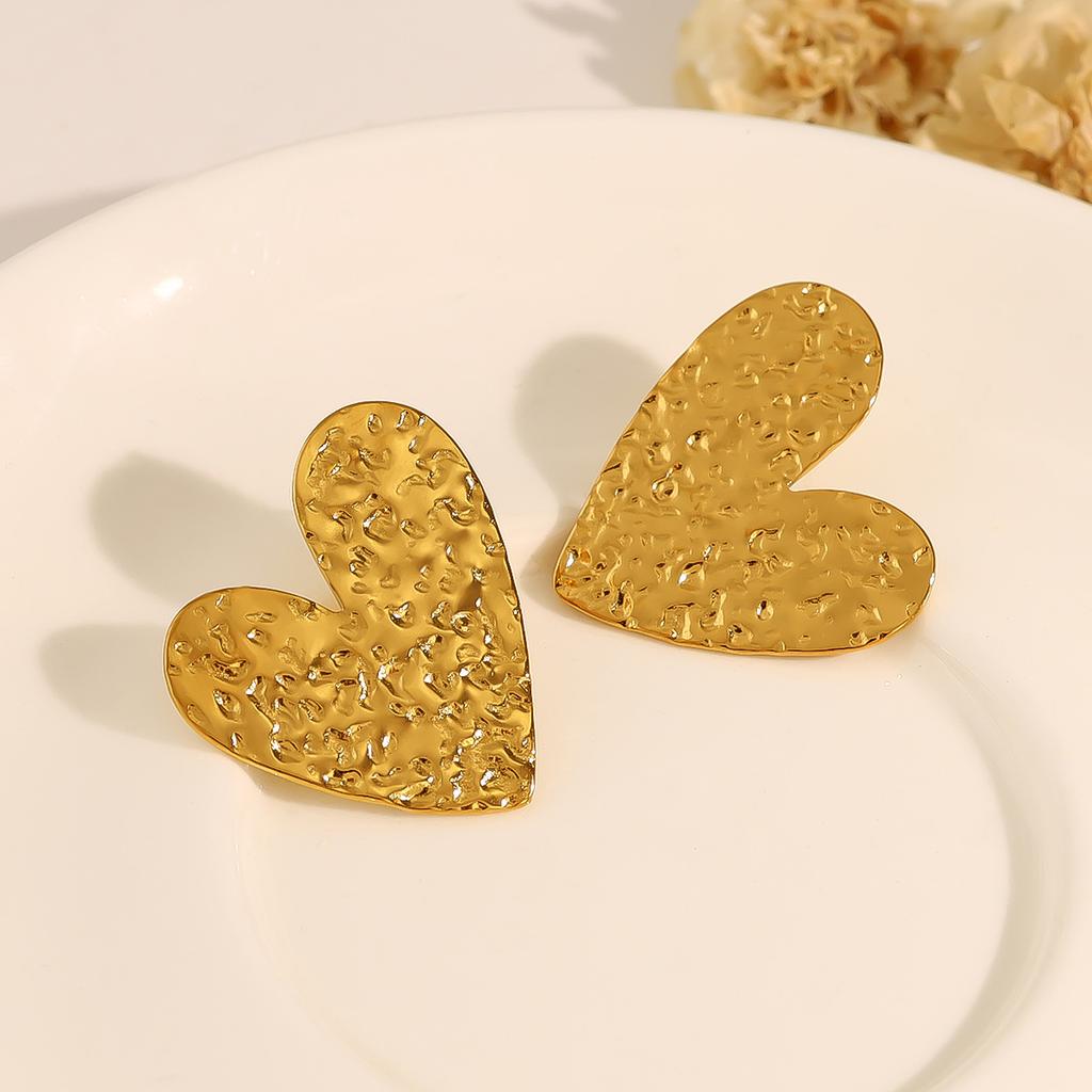 Wind Peach Heart Earrings Female Titanium Steel Does Not Fade Hand-Knocked Pattern Metal Love Earrings