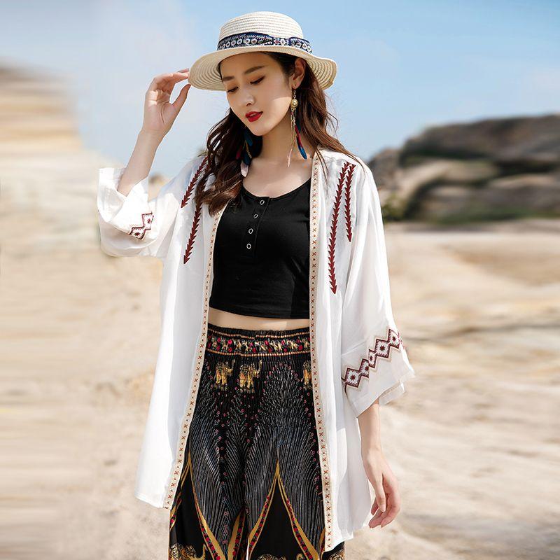 

Юньнаньский национальный стиль туризма на морском пляже в Санье, Синьцзян White M