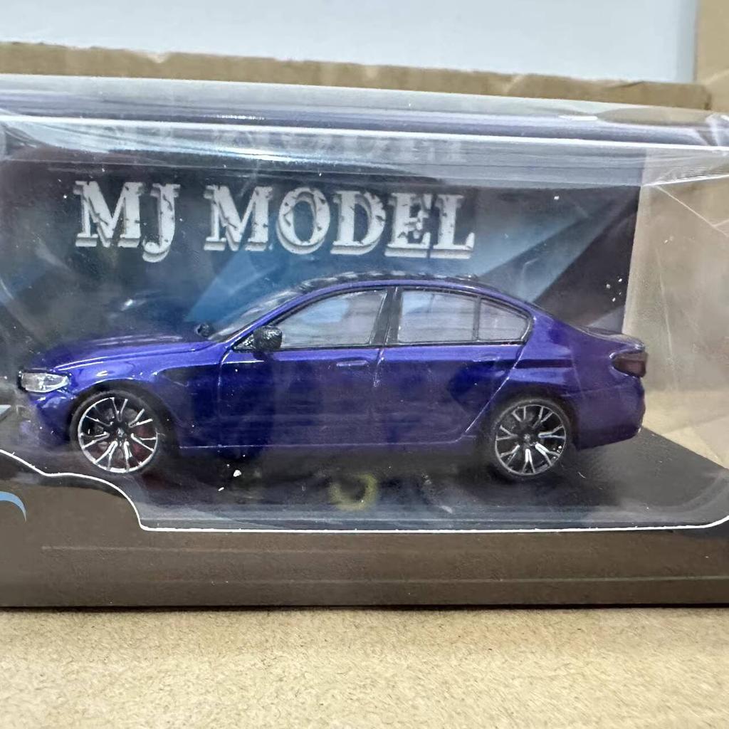 M5 F90 Four-Door Sedan Version MJ 1:64 Scale Alloy Car Model Collectible Black