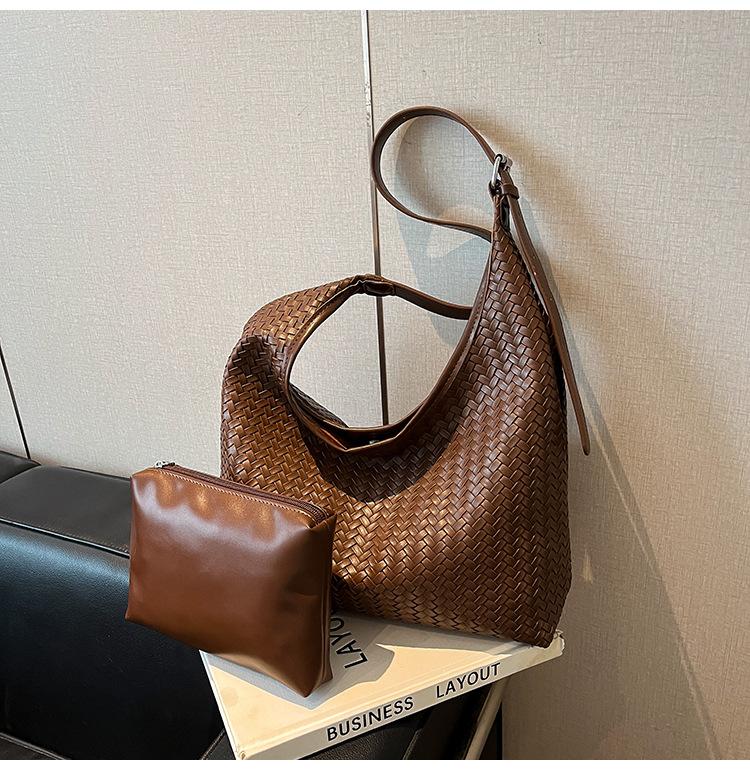 Retro Large-capacity Commuter Big Bag Women's 2025 New Shoulder Underarm Bag High-end Woven Pattern Tote Women's Bag