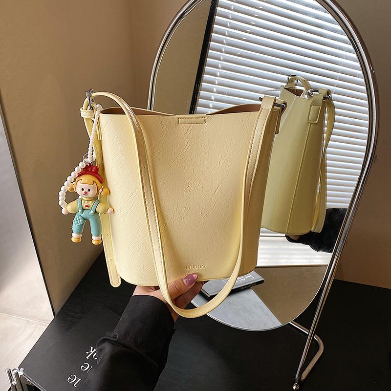 Spring Small Bag Women's Fashion New Shoulder Armpit Bag Fashion Commuter Crossbody Bucket Bag