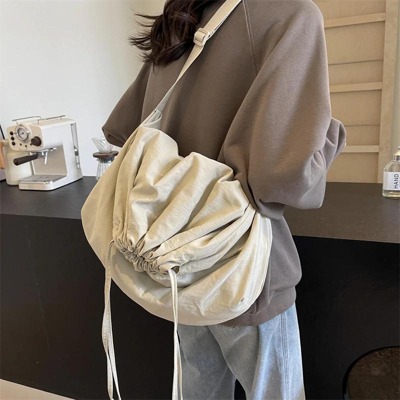 Bolso de hombro monocromático de nailon de gran capacidad para mujer, bolso bandolera de diseño casual exclusivo