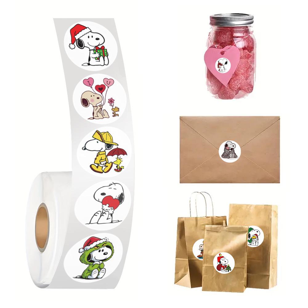 Snoopy Stickers Roll: 500 Decorative Stickers for Journals, Car, Phone Cases, and Water Cups