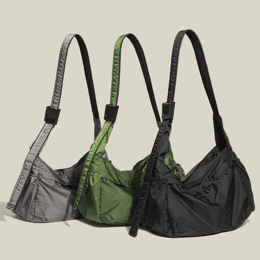 Customer order autumn and winter 2025 new large-capacity commuter bag casual shoulder man and woman anti-splashing sports style shoulder bag