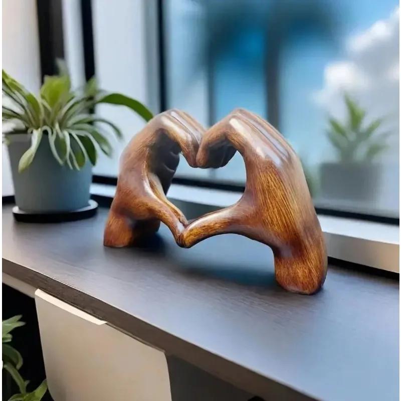 Love Heart Hand Sculpture Heart Shaped Hand Decor Heart-shaped Gesture Resin Sculpture Statue Home Office Decoration Love Heart