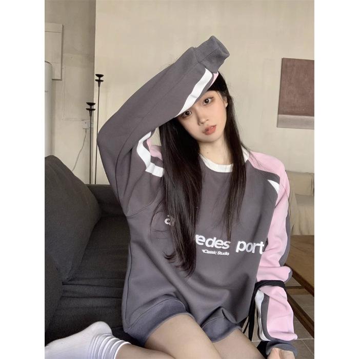 2025 Американский ретро стиль вышивка букв контрастная цветовая вставка с длинным рукавом свитер женский осенний свободный и тонкий топ серый S