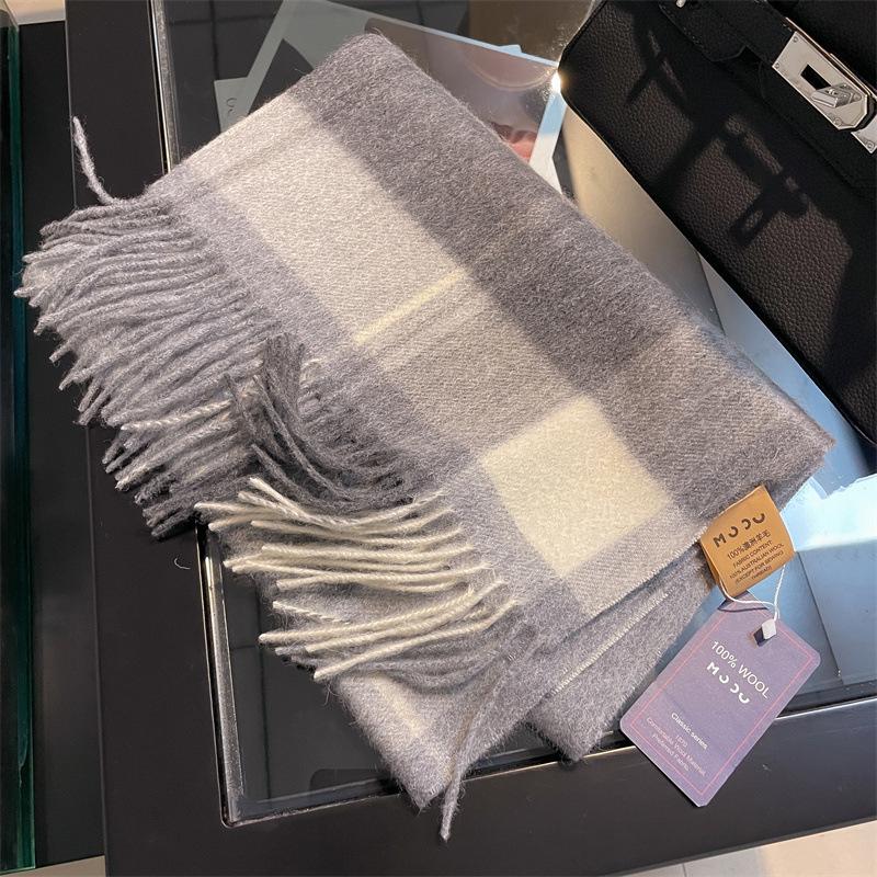 Timeless British Plaid Scarf: Classic Australian Wool for Winter - Women's Gray & White Retro Neckwear