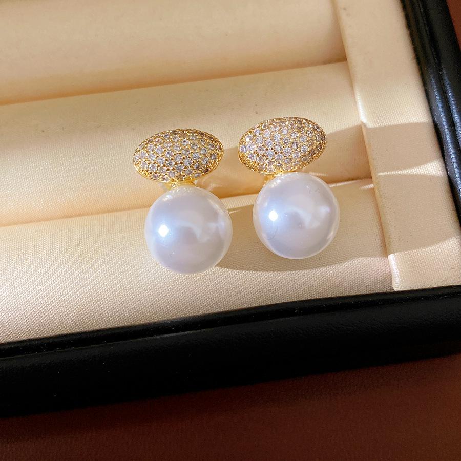 Zircon Pearl Non-Pierced Oval Ear Clip: Simple, Versatile, Luxury Earrings for Women.