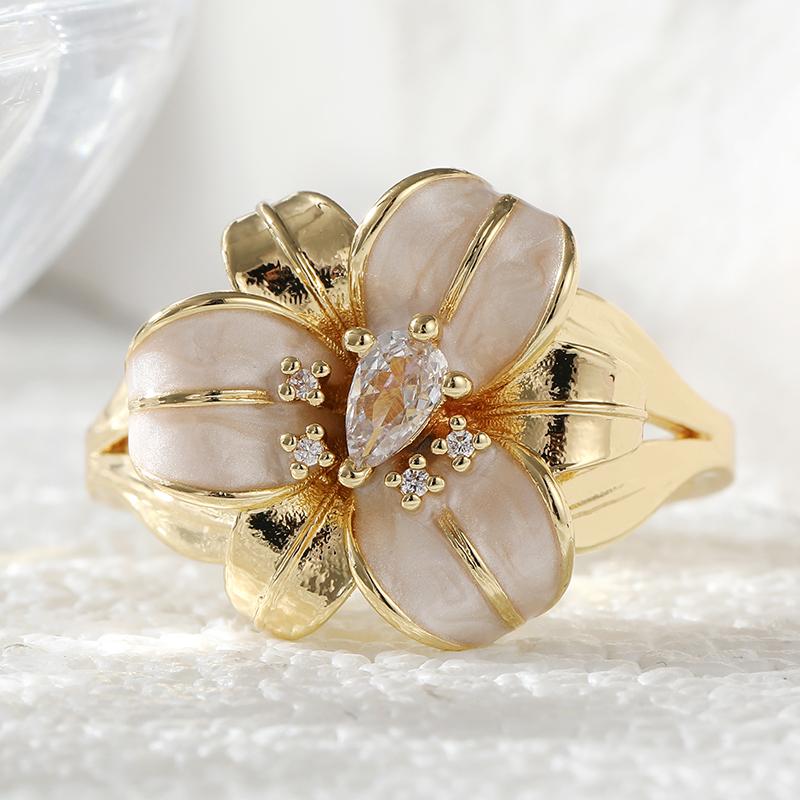 Aesthetic Inlaid White CZ Enamel Flower Women's Ring Trendy Gold Color Hand Carving Daily Wear Party Jewelry Anniversary Gift